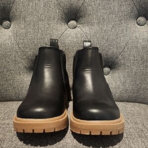 Old Navy Kids Black and Tan Boots